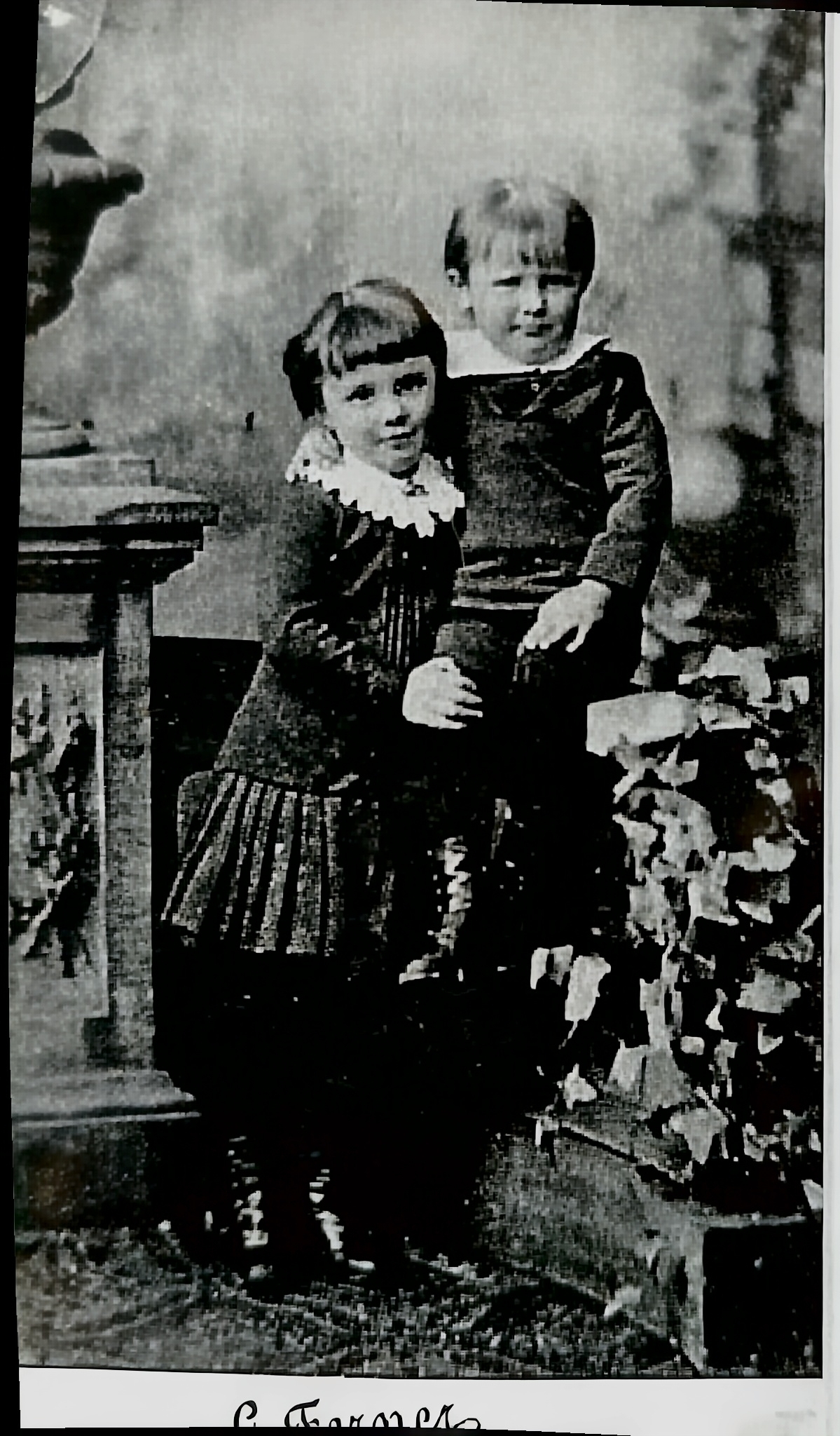 Kleiner Friedrich mit Schwester Luise